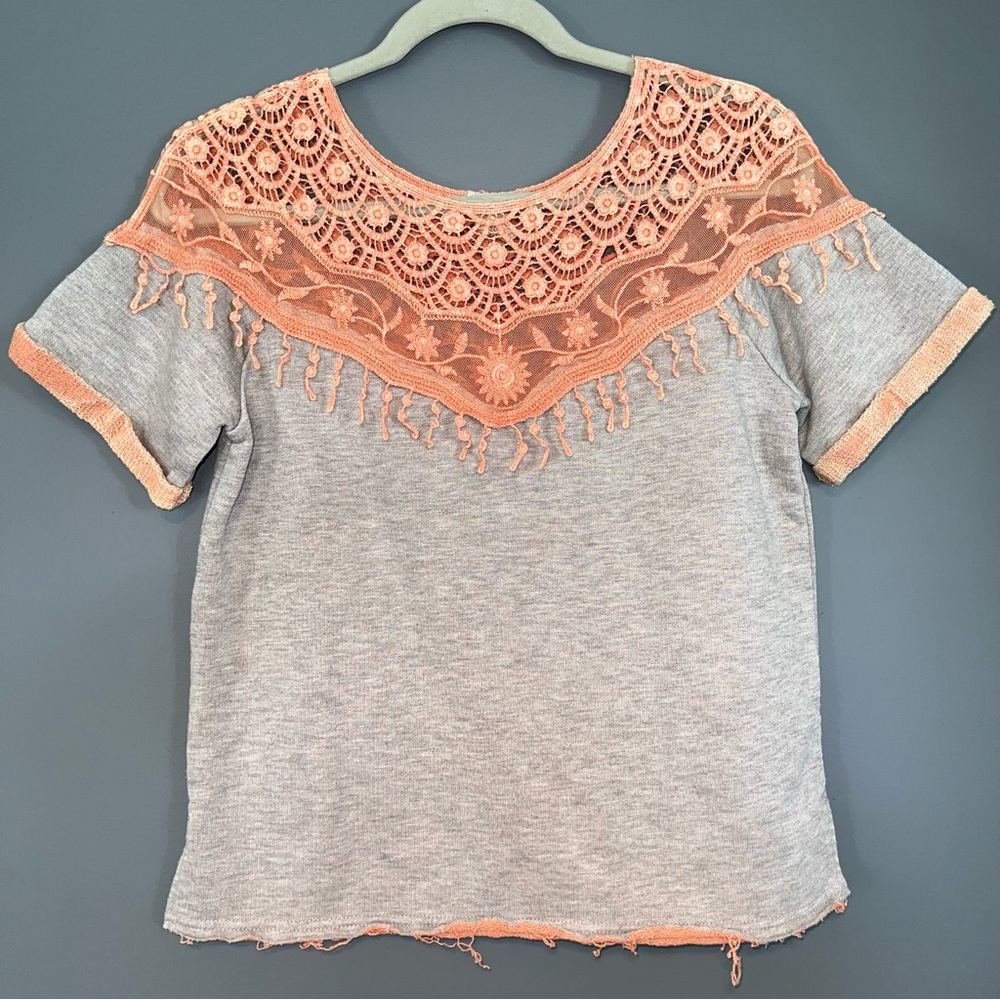 Women’s Small - Buckle - Coral Laced Neckline